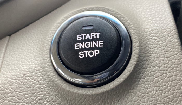 2021 Mahindra XUV300 1.2 W8 OPT, Petrol, Manual, 9,211 km, Keyless Start/ Stop Button