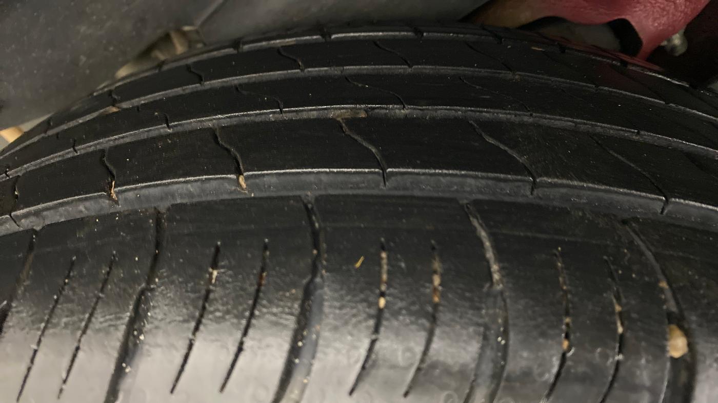 2021 Mahindra XUV300 1.2 W8 OPT, Petrol, Manual, 9,211 km, Left Rear Tyre Tread