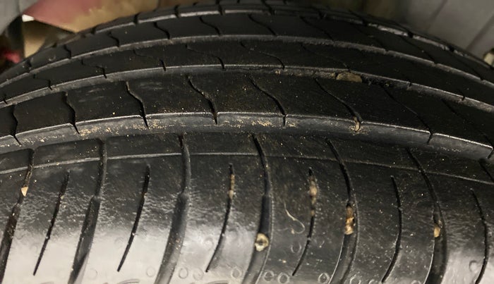 2021 Mahindra XUV300 1.2 W8 OPT, Petrol, Manual, 9,211 km, Right Rear Tyre Tread