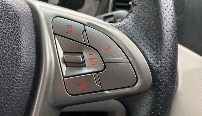 2021 Mahindra XUV300 1.2 W8 OPT, Petrol, Manual, 9,211 km, Adaptive Cruise Control