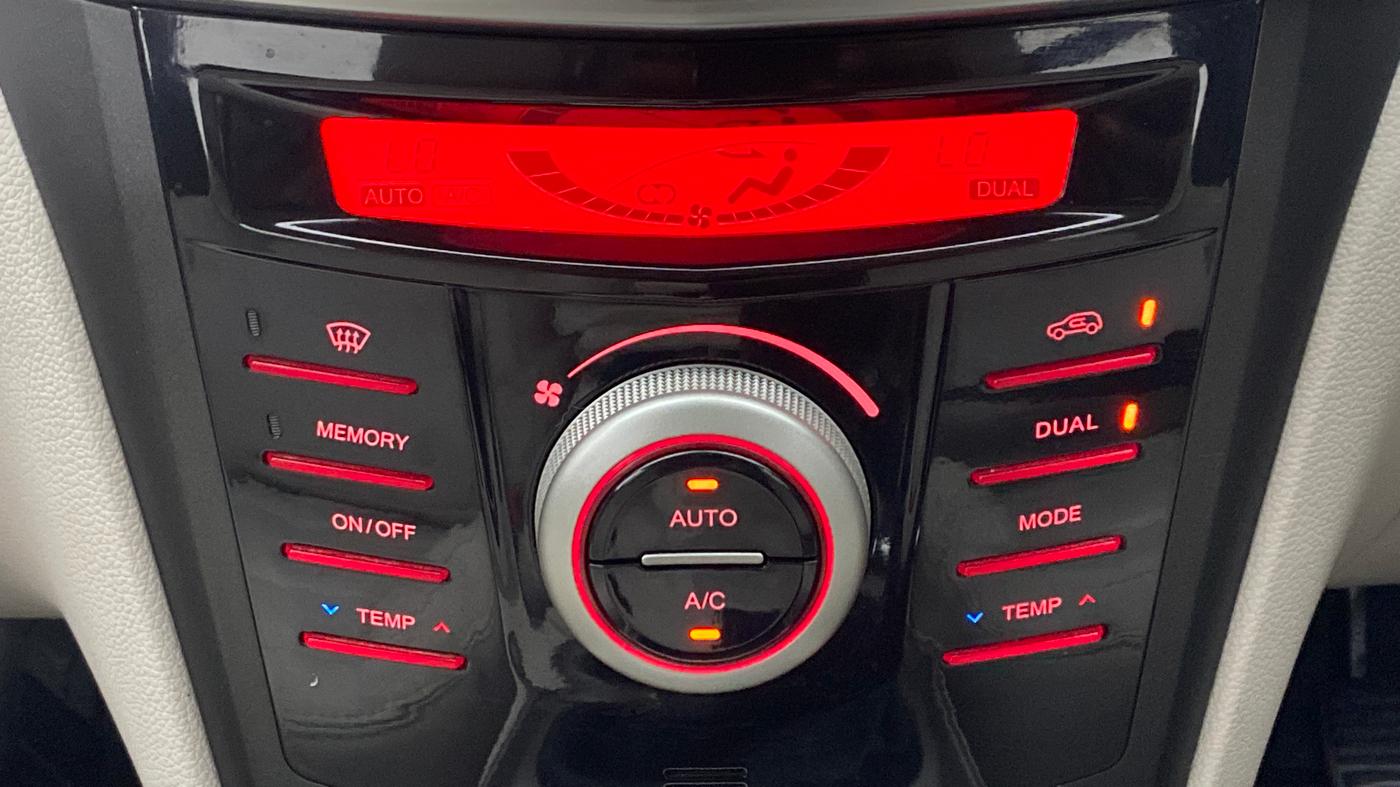 2021 Mahindra XUV300 1.2 W8 OPT, Petrol, Manual, 9,211 km, Automatic Climate Control