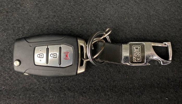 2021 Mahindra XUV300 1.2 W8 OPT, Petrol, Manual, 9,211 km, Key Close Up