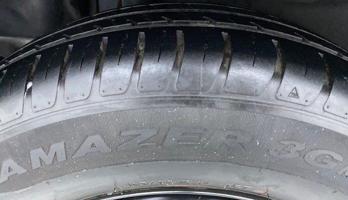 2018 Maruti Swift VXI D, Petrol, Manual, 37,030 km, Right Rear Tyre Tread