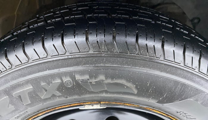 2018 Maruti Swift VXI D, Petrol, Manual, 37,030 km, Right Front Tyre Tread