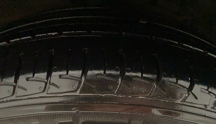 2021 Maruti Ciaz DELTA AT 1.5 SHVS PETROL, Petrol, Automatic, 29,803 km, Left Front Tyre Tread