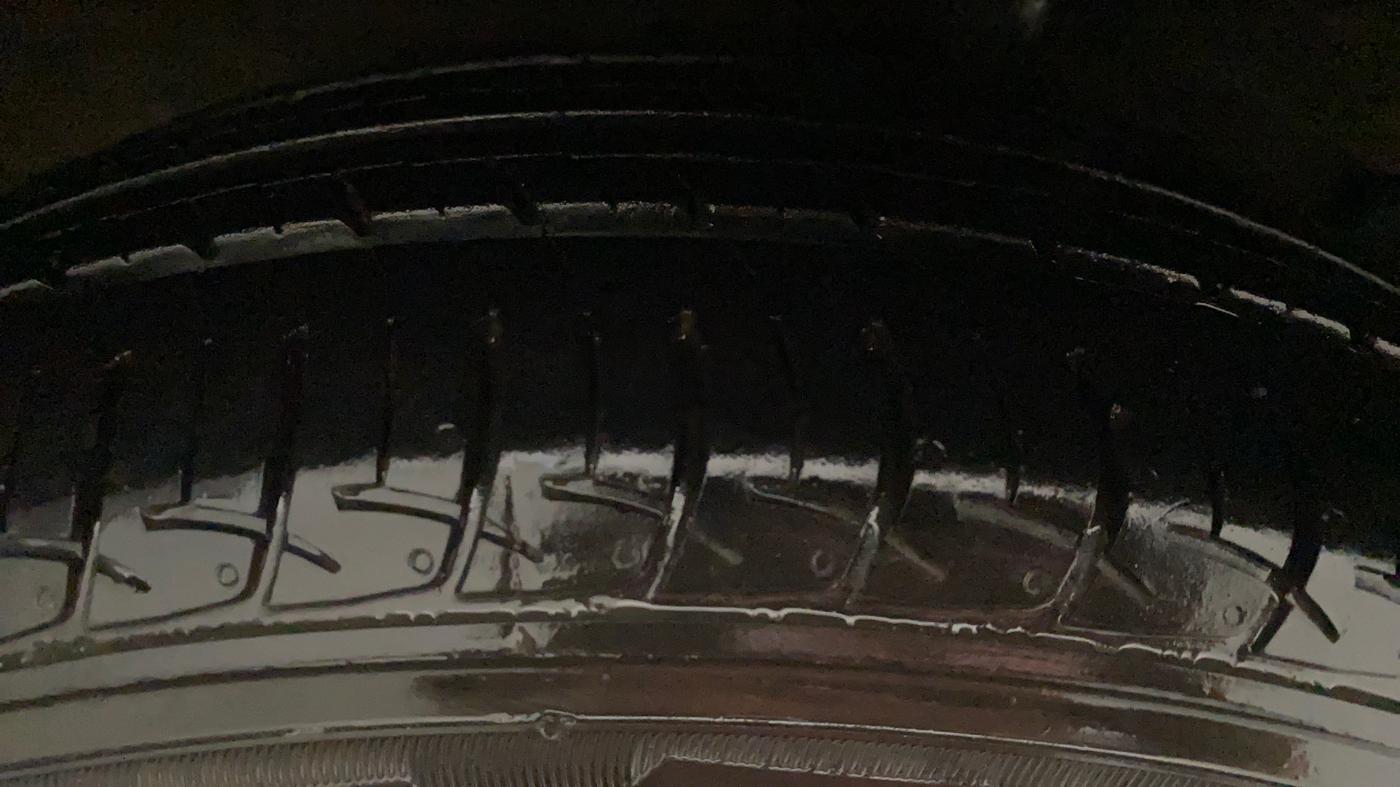 2021 Maruti Ciaz DELTA AT 1.5 SHVS PETROL, Petrol, Automatic, 29,803 km, Right Rear Tyre Tread