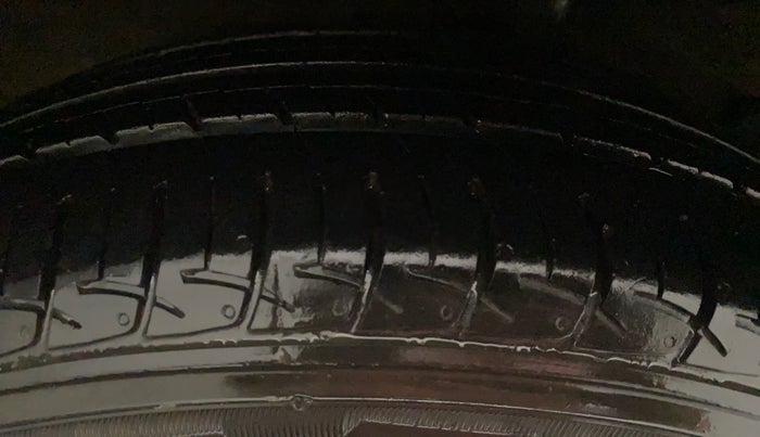 2021 Maruti Ciaz DELTA AT 1.5 SHVS PETROL, Petrol, Automatic, 29,803 km, Right Rear Tyre Tread
