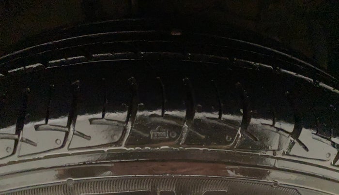 2021 Maruti Ciaz DELTA AT 1.5 SHVS PETROL, Petrol, Automatic, 29,803 km, Right Front Tyre Tread