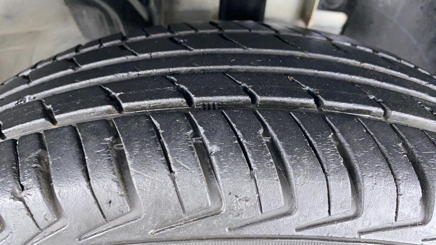 2017 Renault Kwid RXT, Petrol, Manual, 25,241 km, Right Front Tyre Tread