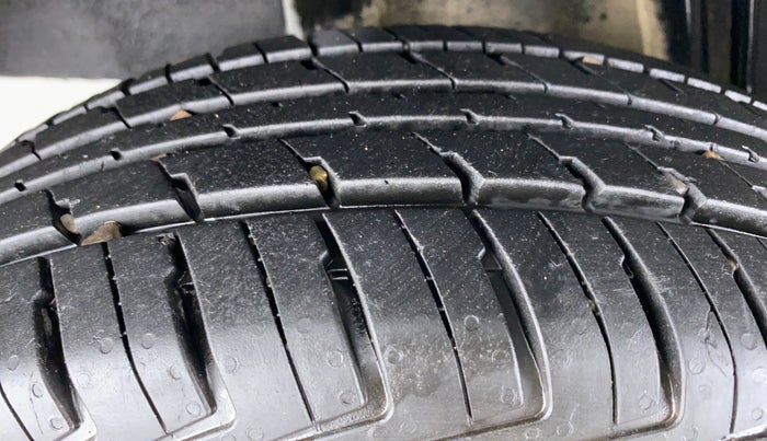 2017 Renault Kwid RXT, Petrol, Manual, 25,241 km, Right Rear Tyre Tread