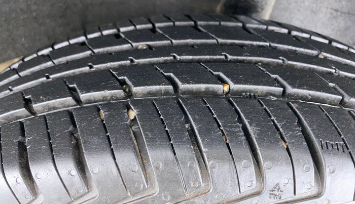 2017 Renault Kwid RXT, Petrol, Manual, 25,241 km, Left Rear Tyre Tread