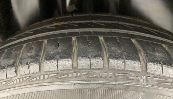 2018 Volkswagen Polo COMFORTLINE 1.0 PETROL, Petrol, Manual, 13,749 km, Right Rear Tyre Tread