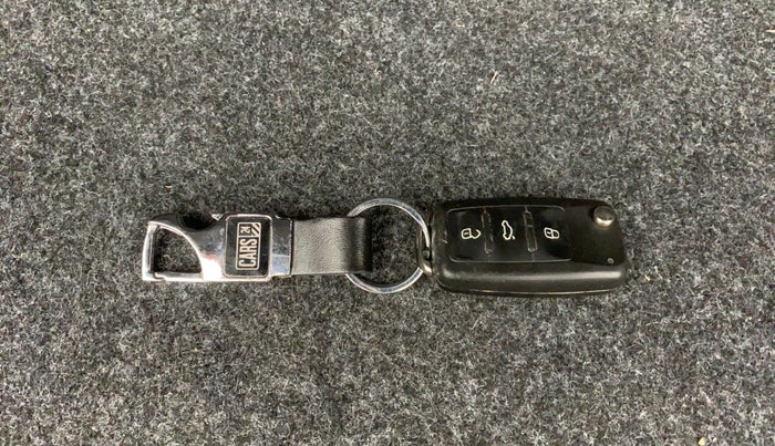 2018 Volkswagen Polo COMFORTLINE 1.0 PETROL, Petrol, Manual, 13,749 km, Key Close Up