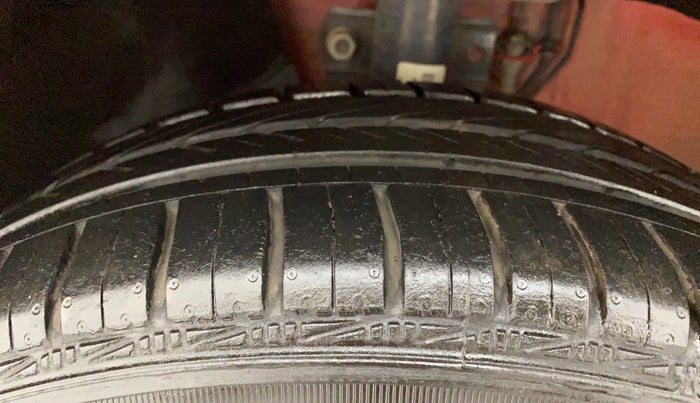 2018 Volkswagen Polo COMFORTLINE 1.0 PETROL, Petrol, Manual, 13,749 km, Left Front Tyre Tread