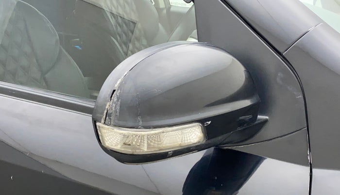 2018 Mahindra XUV500 W7, Diesel, Manual, 96,022 km, Right rear-view mirror - Cover has minor damage