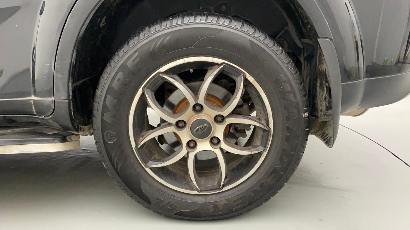 2018 Mahindra XUV500 W7, Diesel, Manual, 96,022 km, Left Rear Wheel