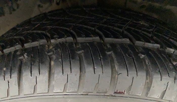 2018 Mahindra XUV500 W7, Diesel, Manual, 96,022 km, Right Front Tyre Tread