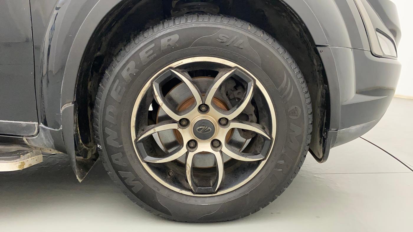 2018 Mahindra XUV500 W7, Diesel, Manual, 96,022 km, Right Front Wheel