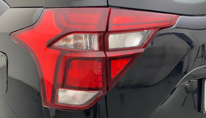 2018 Mahindra XUV500 W7, Diesel, Manual, 96,022 km, Left tail light - Minor scratches