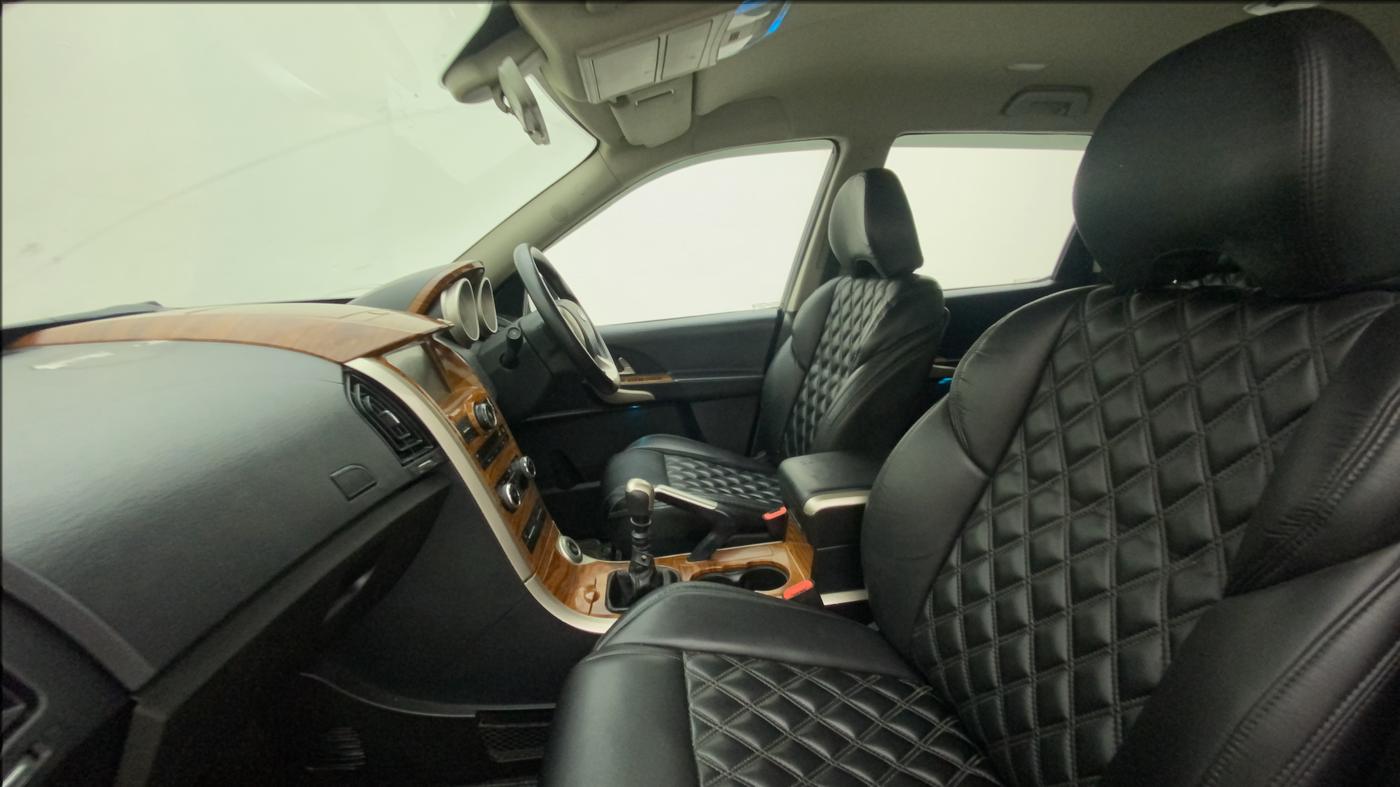2018 Mahindra XUV500 W7, Diesel, Manual, 96,022 km, Right Side Front Door Cabin
