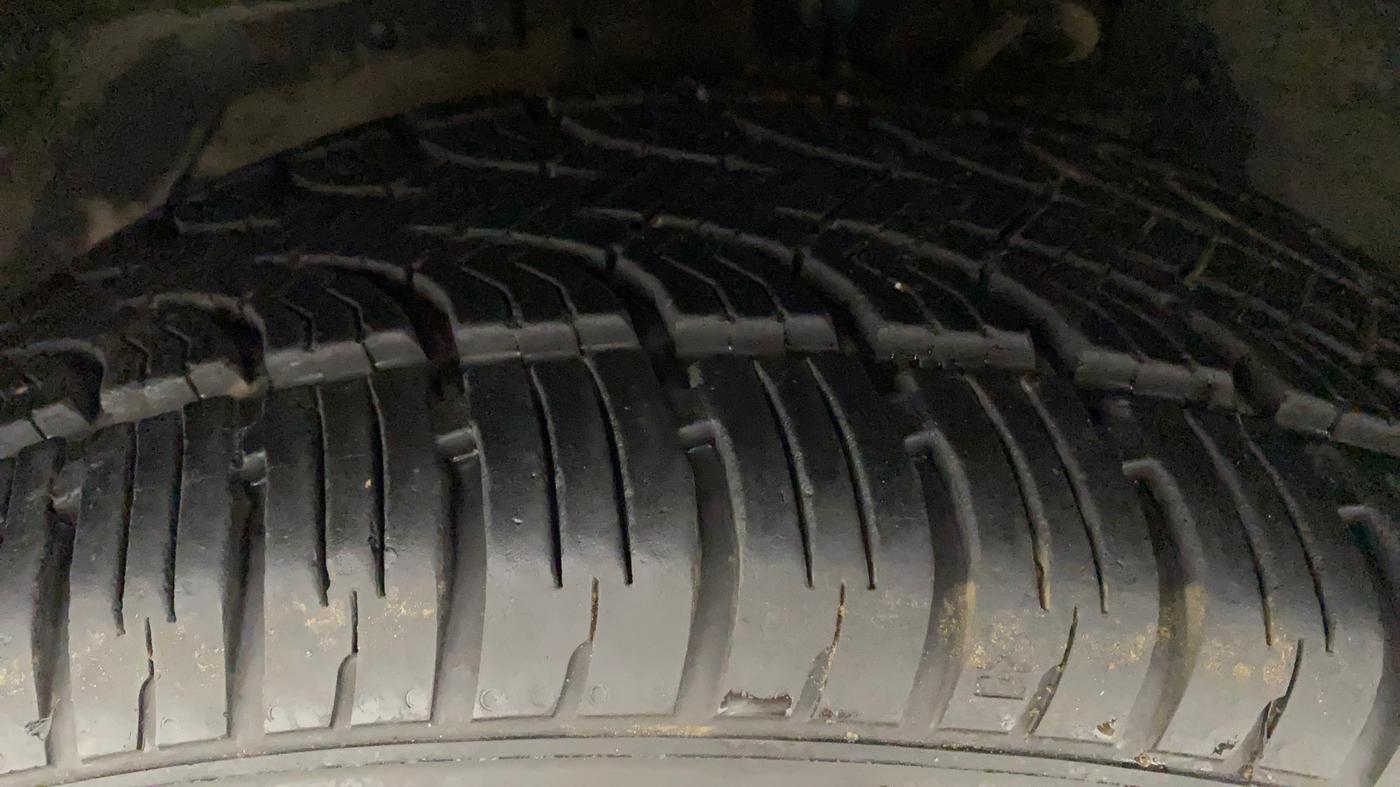 2018 Mahindra XUV500 W7, Diesel, Manual, 96,022 km, Left Front Tyre Tread