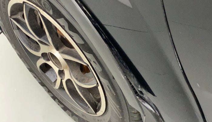 2018 Mahindra XUV500 W7, Diesel, Manual, 96,022 km, Left fender - Cladding has minor damage
