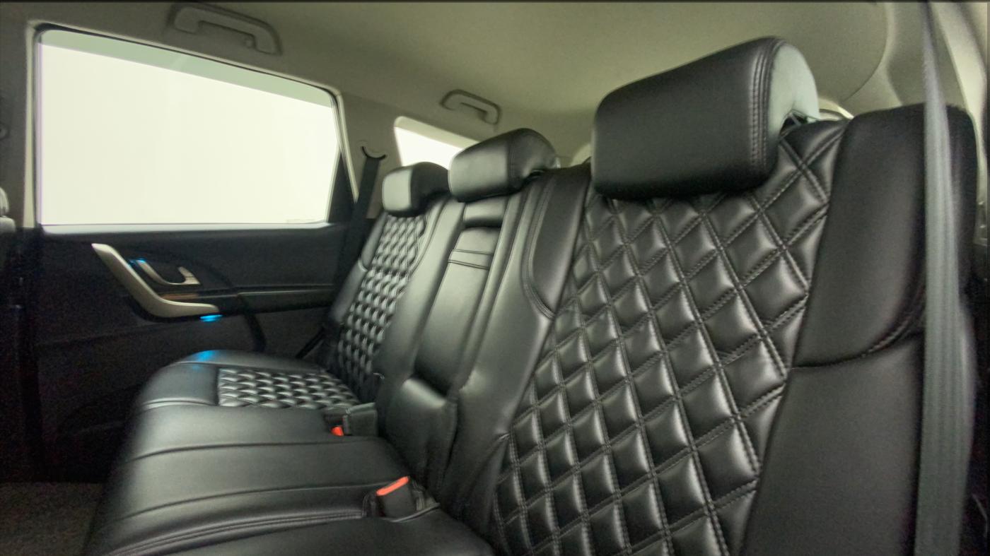 2018 Mahindra XUV500 W7, Diesel, Manual, 96,022 km, Right Side Rear Door Cabin