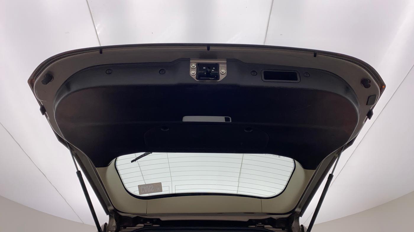 2017 Mahindra XUV500 W10, Diesel, Manual, 71,590 km, Boot Door Open