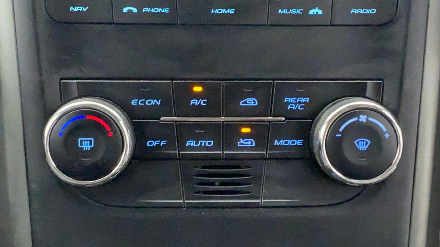 2017 Mahindra XUV500 W10, Diesel, Manual, 71,590 km, Automatic Climate Control