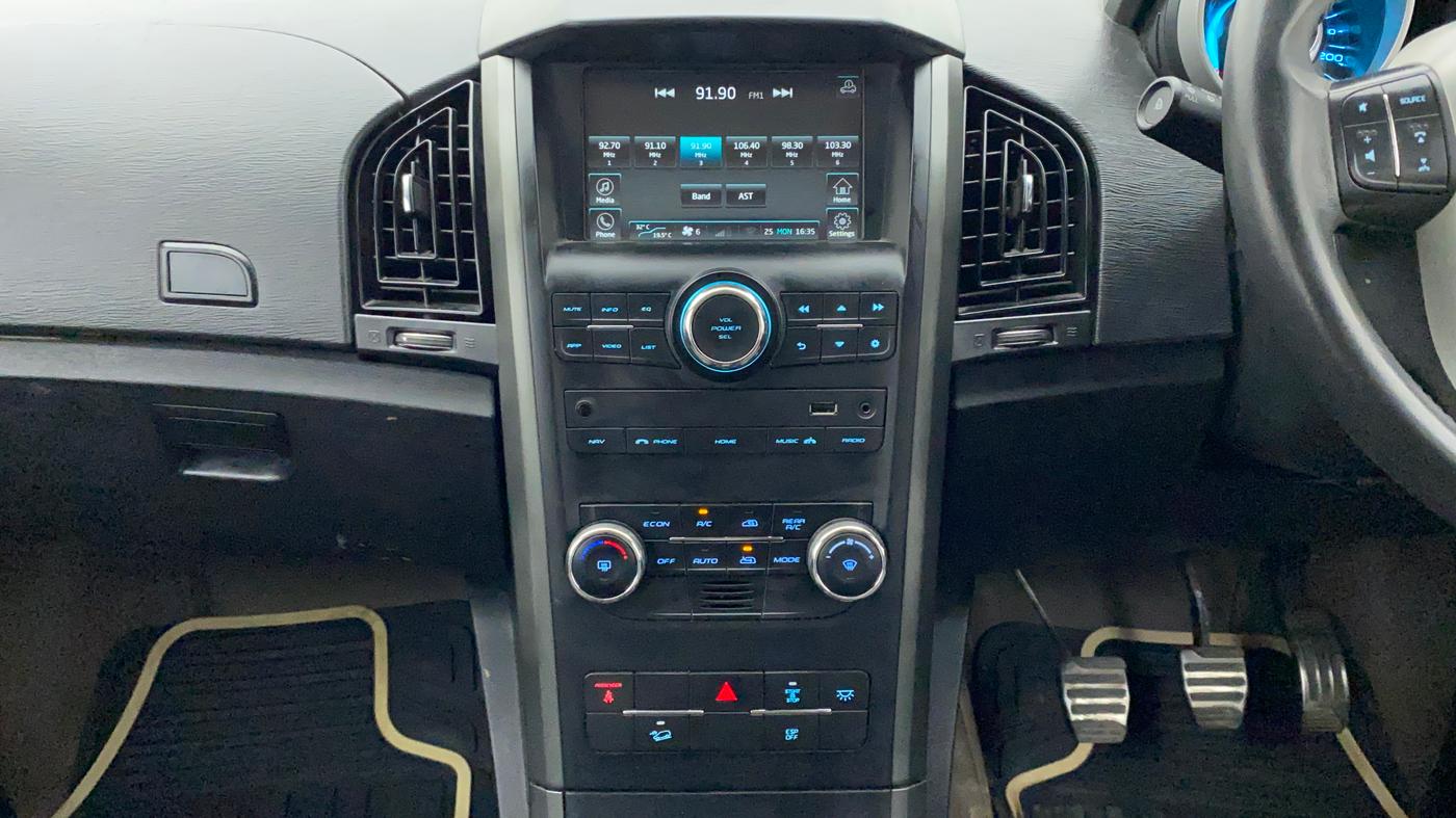2017 Mahindra XUV500 W10, Diesel, Manual, 71,590 km, Air Conditioner