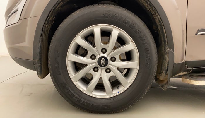 2017 Mahindra XUV500 W10, Diesel, Manual, 71,590 km, Left Front Wheel