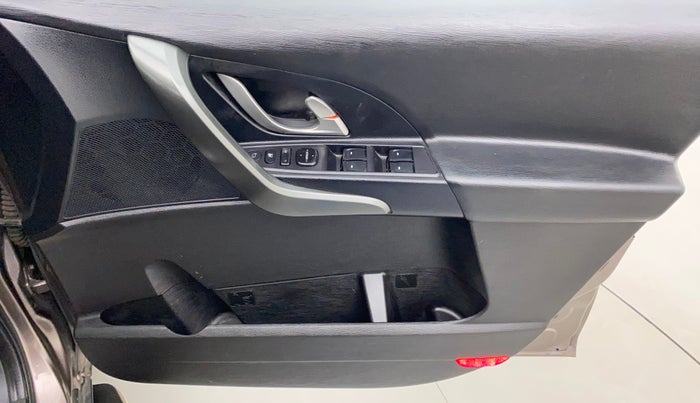 2017 Mahindra XUV500 W10, Diesel, Manual, 71,590 km, Driver Side Door Panels Control