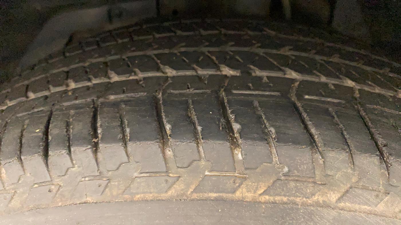 2017 Mahindra XUV500 W10, Diesel, Manual, 71,590 km, Left Front Tyre Tread