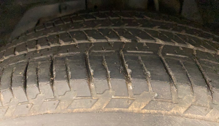 2017 Mahindra XUV500 W10, Diesel, Manual, 71,590 km, Left Front Tyre Tread