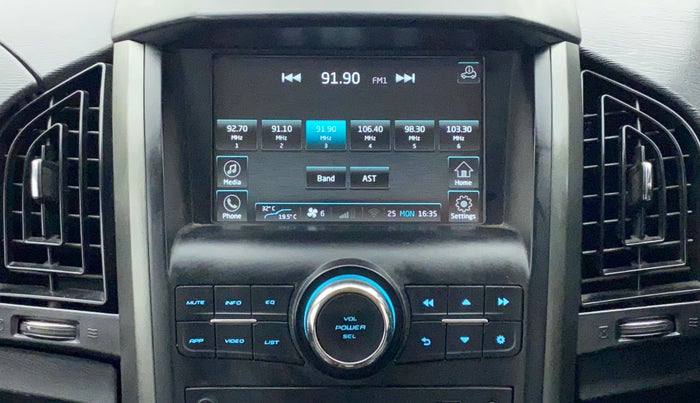 2017 Mahindra XUV500 W10, Diesel, Manual, 71,590 km, Infotainment System