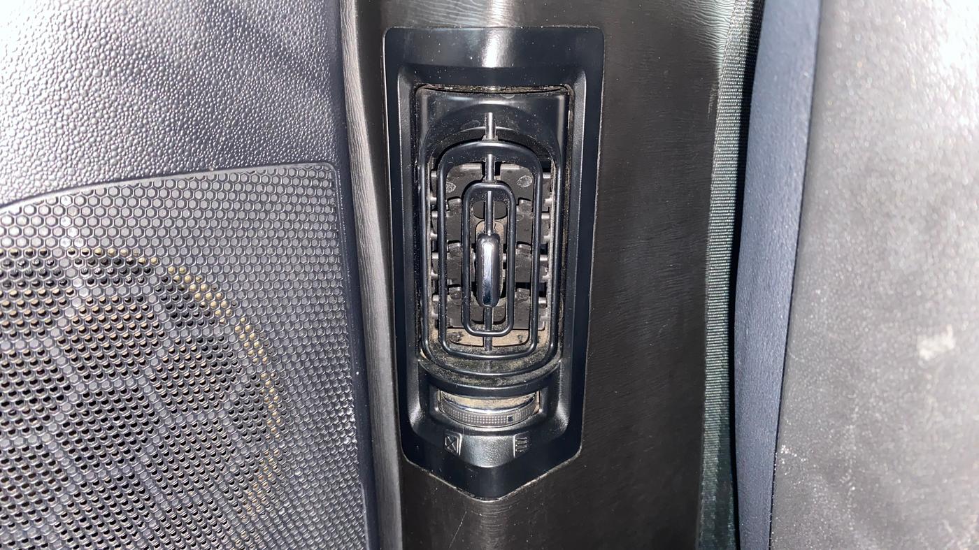 2017 Mahindra XUV500 W10, Diesel, Manual, 71,590 km, Rear AC Vents
