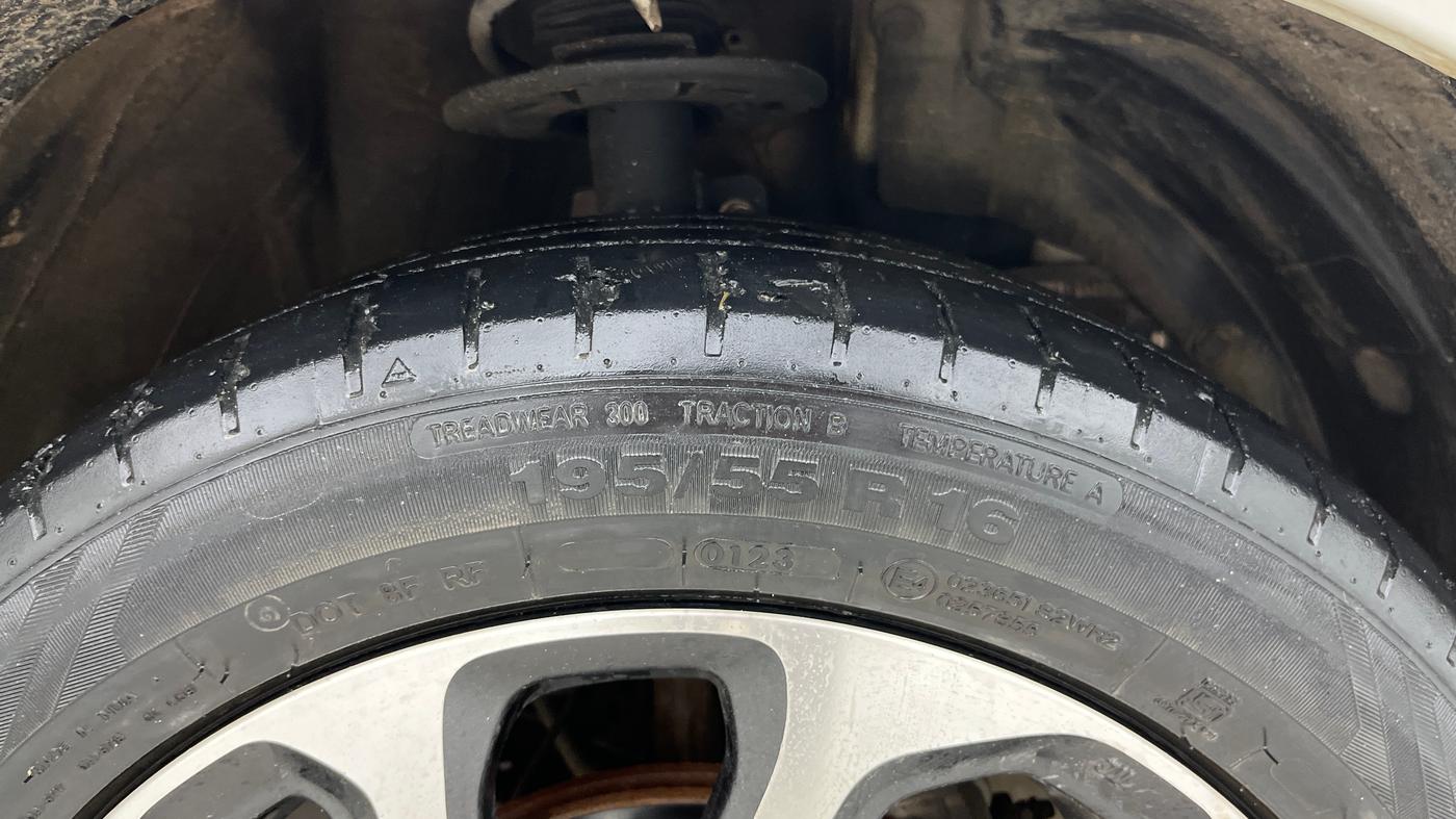2023 Maruti Baleno ALPHA PETROL 1.2, Petrol, Manual, 50,479 km, Right Front Tyre Tread