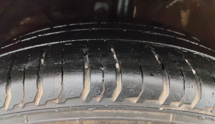 2017 Maruti Baleno ALPHA PETROL 1.2, Petrol, Manual, 68,491 km, Left Front Tyre Tread