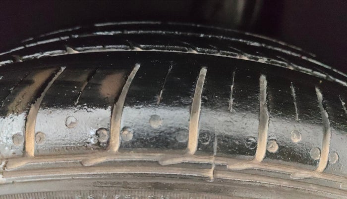 2017 Maruti Baleno ALPHA PETROL 1.2, Petrol, Manual, 68,491 km, Left Rear Tyre Tread