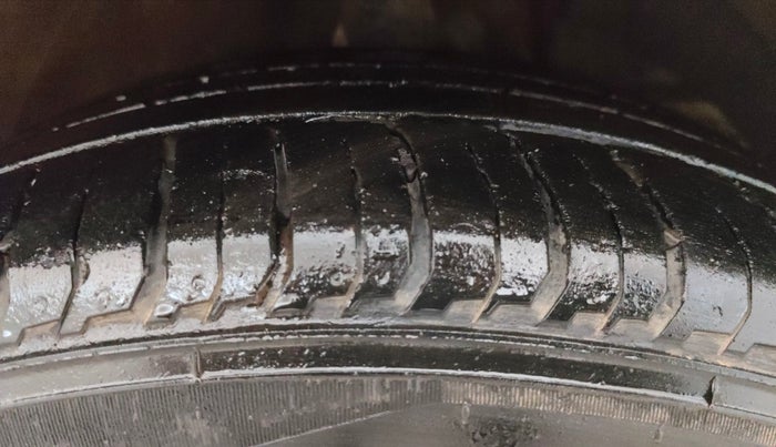 2017 Maruti Baleno ALPHA PETROL 1.2, Petrol, Manual, 68,491 km, Right Front Tyre Tread