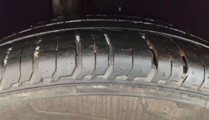 2017 Maruti Baleno ALPHA PETROL 1.2, Petrol, Manual, 68,491 km, Right Rear Tyre Tread