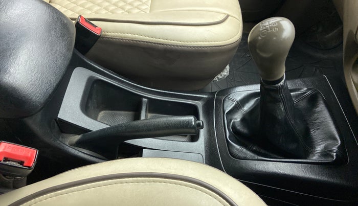 2015 Toyota Innova 2.5 VX 7 STR BS IV, Diesel, Manual, 1,50,687 km, Gear Lever