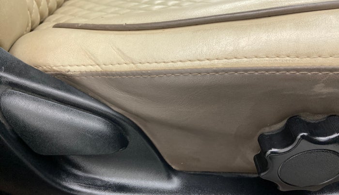 2015 Toyota Innova 2.5 VX 7 STR BS IV, Diesel, Manual, 1,50,687 km, Driver Side Adjustment Panel