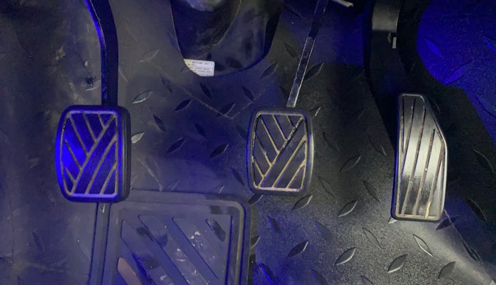 2017 Maruti IGNIS ZETA 1.2, Petrol, Manual, 70,417 km, Pedals