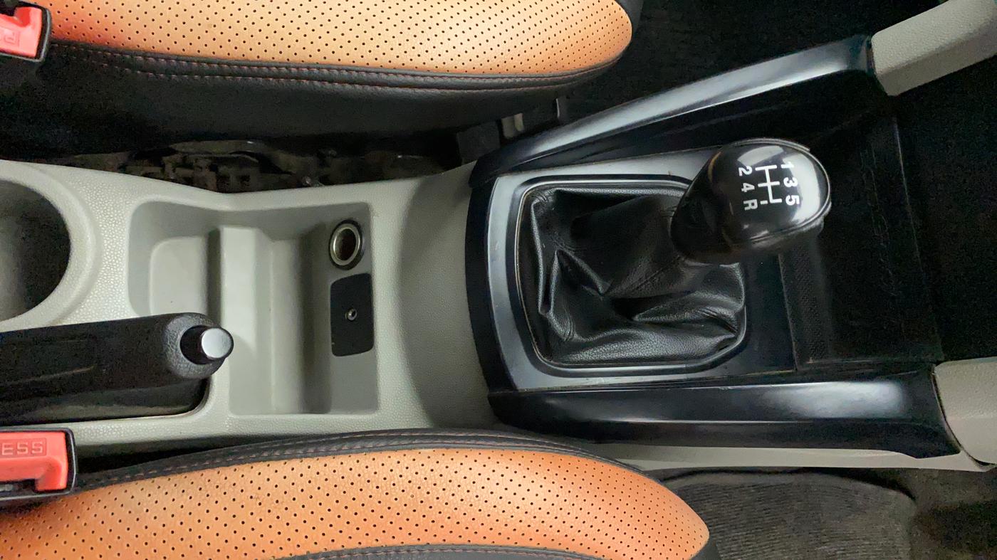2015 Ford Ecosport AMBIENTE 1.5L PETROL, CNG, Manual, 99,096 km, Gear Lever