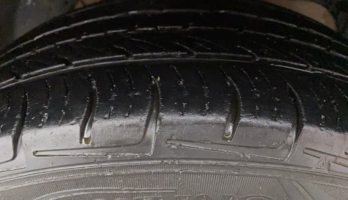 2015 Ford Ecosport AMBIENTE 1.5L PETROL, CNG, Manual, 99,096 km, Left Front Tyre Tread