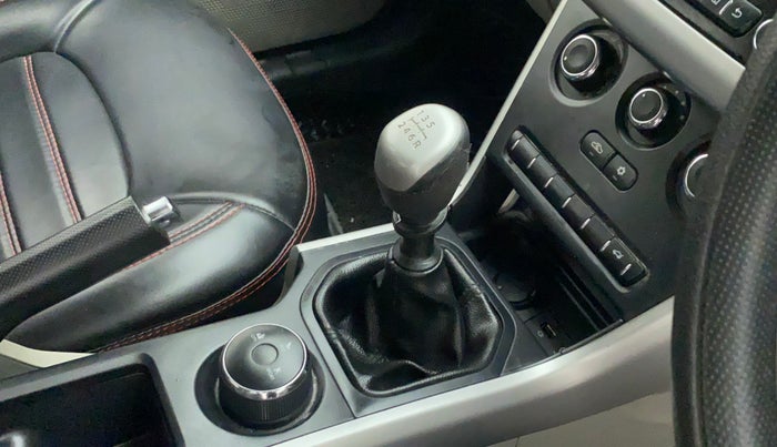 2019 Tata NEXON XM PETROL, Petrol, Manual, 44,159 km, Gear lever - Knob cover torn