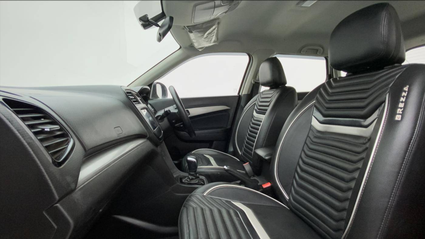 2019 Maruti Vitara Brezza ZDI + AMT, Diesel, Automatic, 50,828 km, Right Side Front Door Cabin