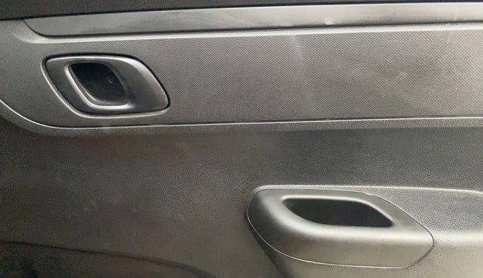 2017 Renault Kwid RXT 1.0 AMT, Petrol, Automatic, 44,724 km, Driver Side Door Panels Control