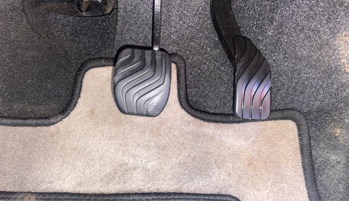 2017 Renault Kwid RXT 1.0 AMT, Petrol, Automatic, 44,724 km, Pedals